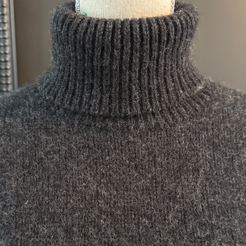 111 State Charcoal Grey handmade Needle felted chicken wool sweater - Picture 4 of 7